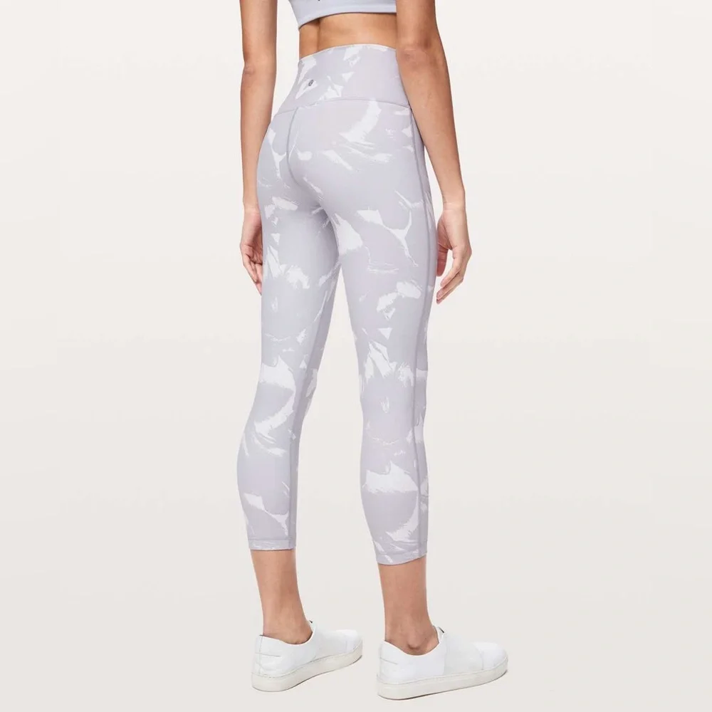 Lululemon Speed Up Tight 25” Leggings-size 6 *like NEW*